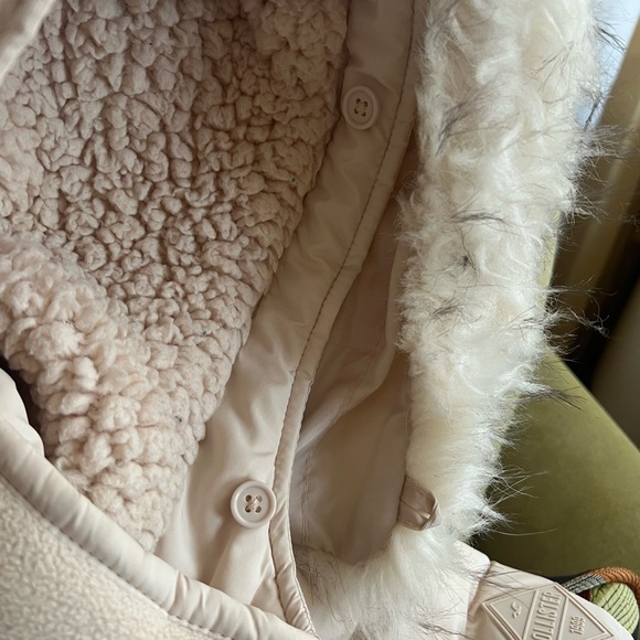 Hollister Cream Puffer Parka - Picture 16 of 16